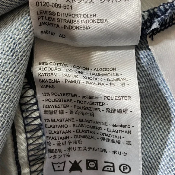 Levi's Light Blue Denim Jacket Size Medium - Picture 9 of 11